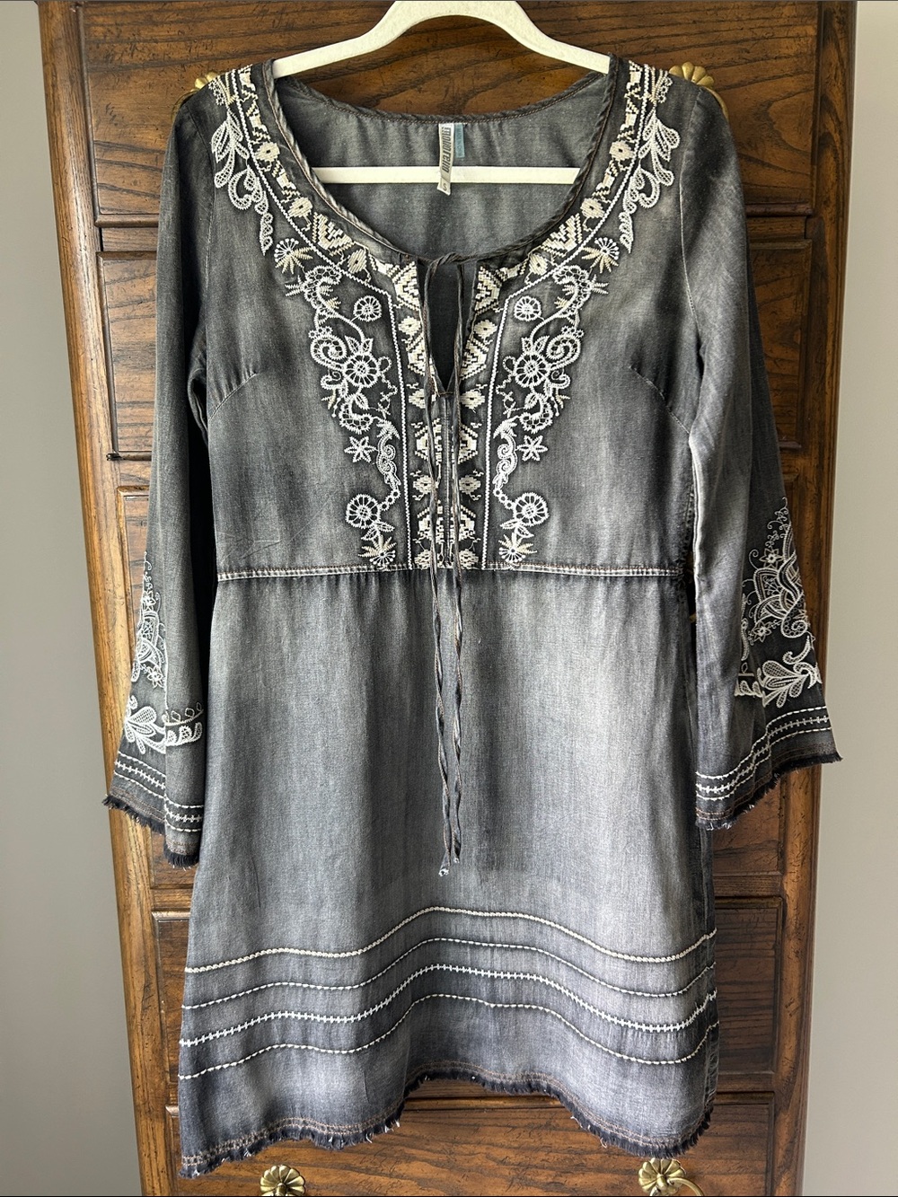 Monoreno Boho Gray Embroidered Tie-Front Midi Dress, Size S